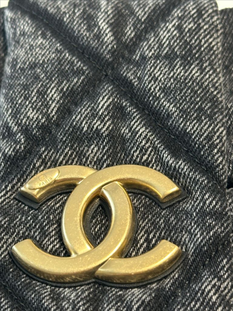 샤넬 데님 보우백 흑청 미듐AS5851 (2회 착용)929->707만원--7
