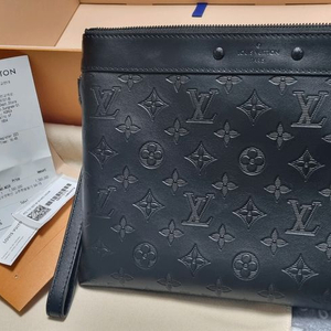 <네고 가능> 루이비통 포쉐트 투고 클러치