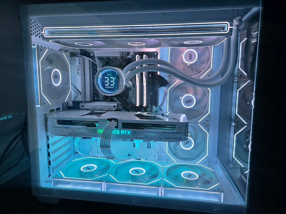 라이젠 7800X3D RTX 5070 화이트 게이밍 컴퓨터 PC 본체--2