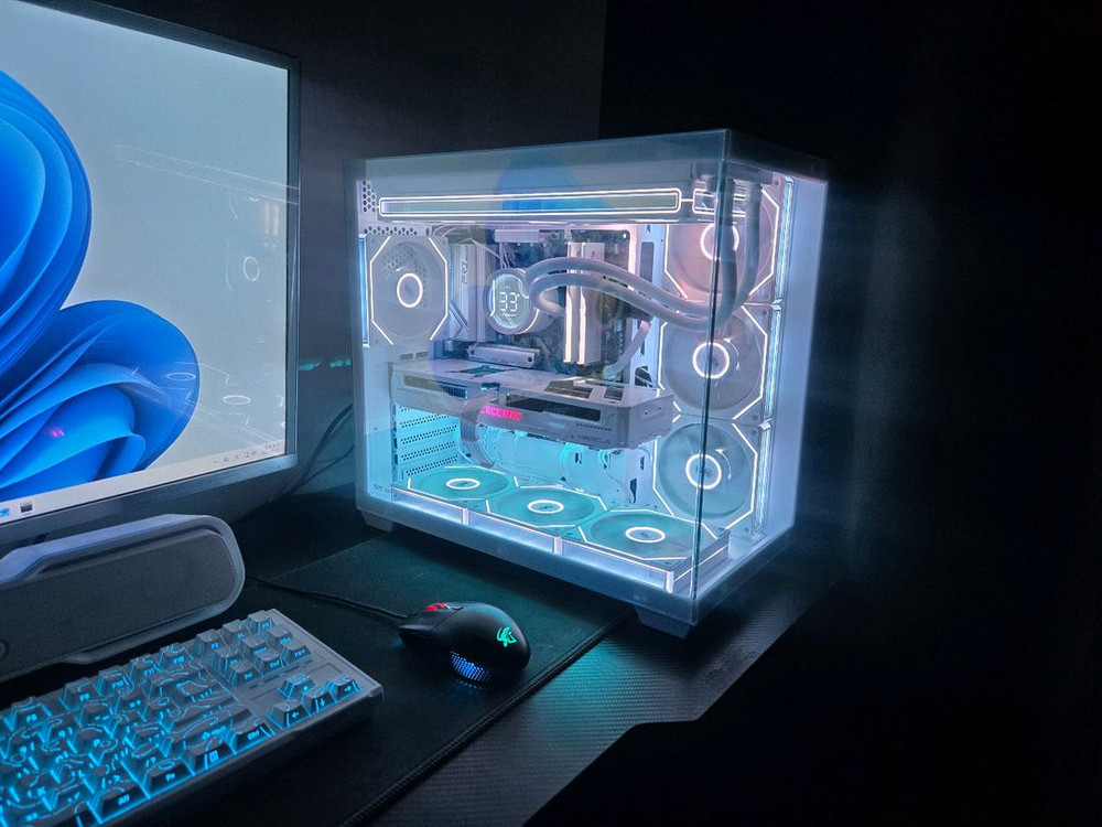 라이젠 7800X3D RTX 5070 화이트 게이밍 컴퓨터 PC 본체--3