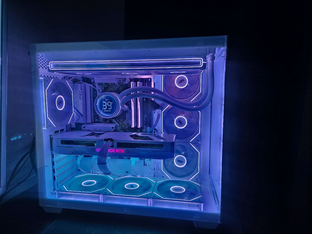 라이젠 7800X3D RTX 5070 화이트 게이밍 컴퓨터 PC 본체--5