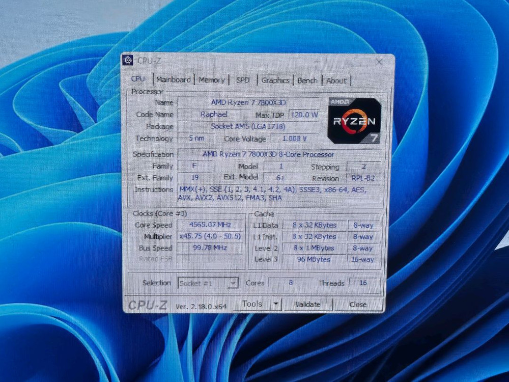 라이젠 7800X3D RTX 5070 화이트 게이밍 컴퓨터 PC 본체--6