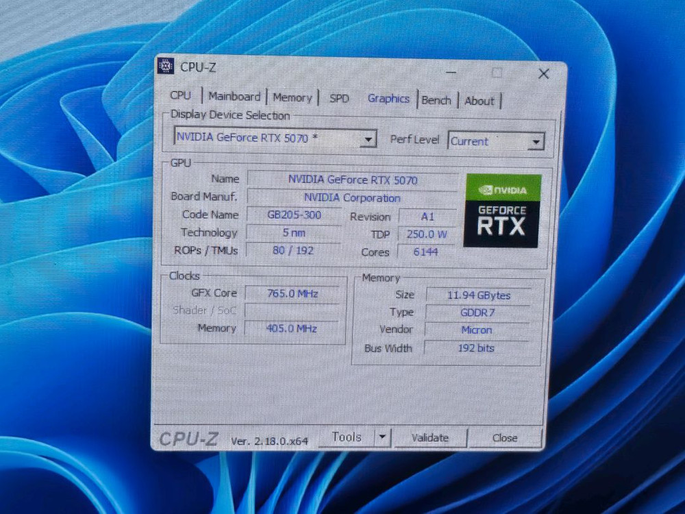 라이젠 7800X3D RTX 5070 화이트 게이밍 컴퓨터 PC 본체--7