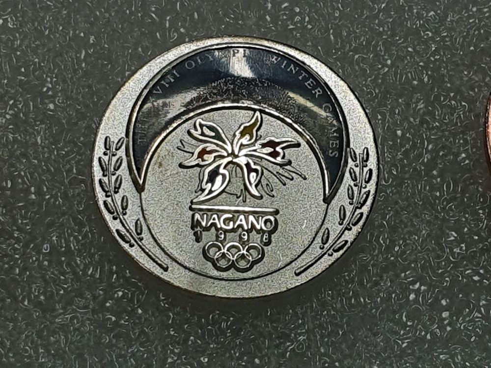 금, 은, 동 메달 형식의 나가노올림픽 기념뱃지 3종 이미지