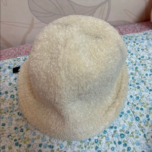 아이보리 양털 버킷햇
