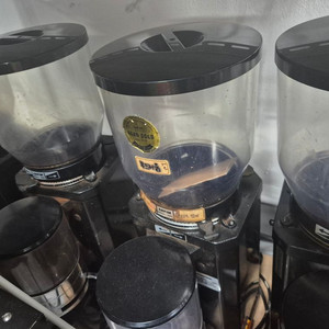 수동 그라인더 많이 팝니다.