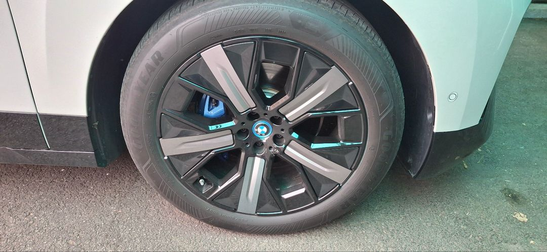 BMW IX 순정휠 타이어 팝니다(255/50/21)--2