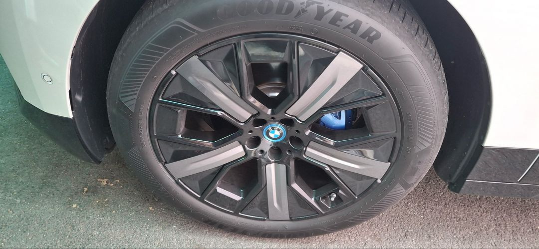 BMW IX 순정휠 타이어 팝니다(255/50/21)--3