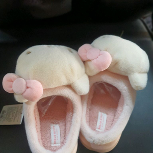 헬로키티 어그 슬리퍼 팝니다.