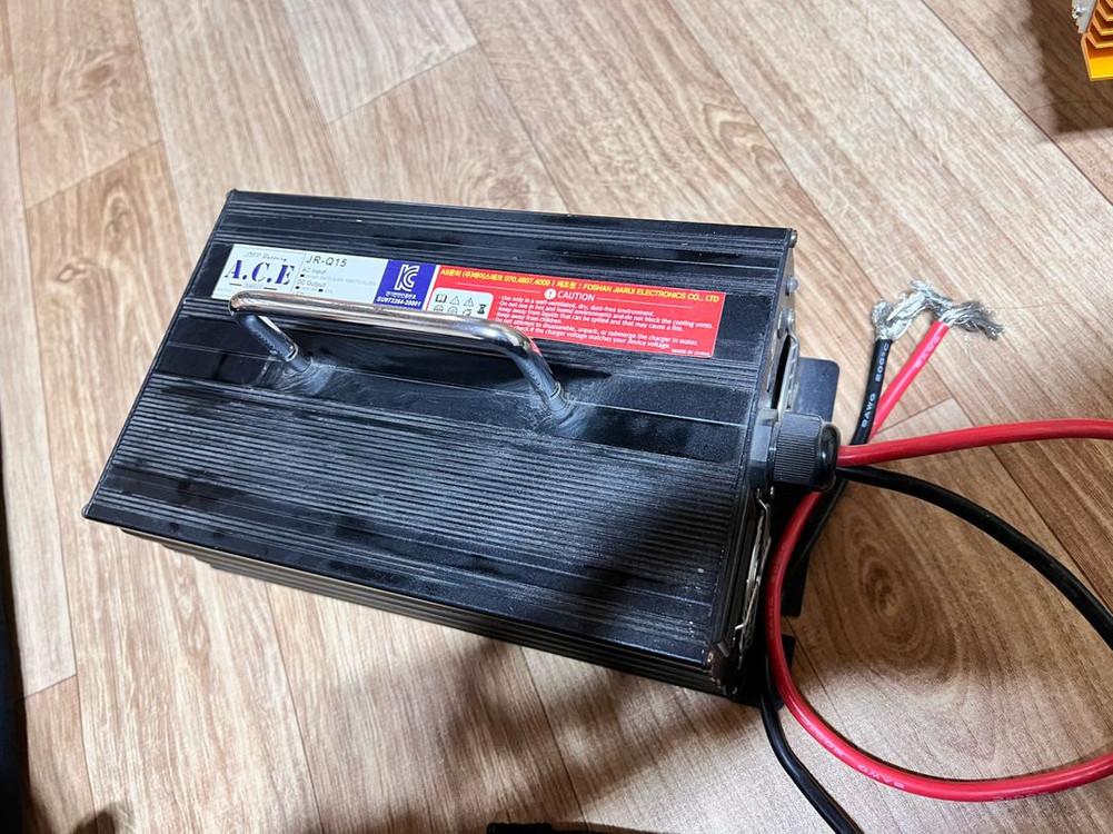 팅클발전소 인버터 12v 3000w, 에이스테크 배터리충전기 JR-Q15 (+노래방기계) 급처 이미지