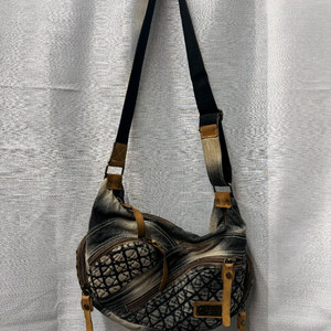 Opalis 빈티지 워싱 입체패턴 크로스백