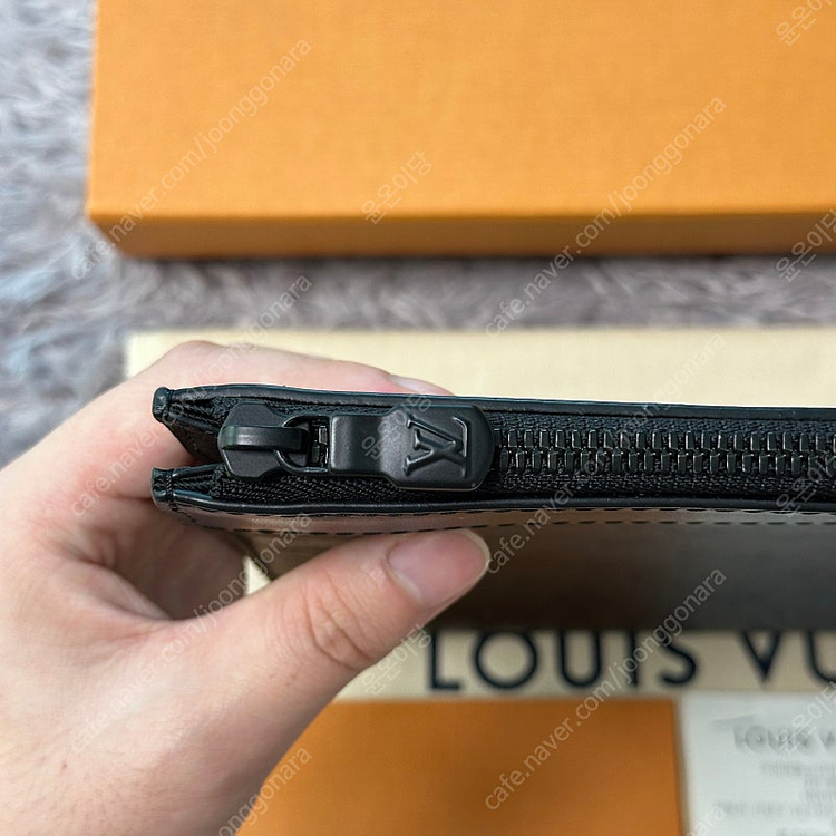 [풀구성] 루이비통 이클립스 쉐도우 도큐먼트 포쉐트 주르 클러치--8