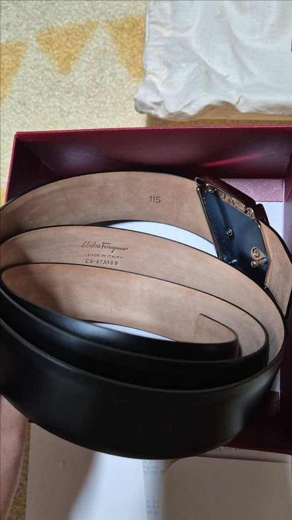 페라가모 남성 벨트(새 상품)--1