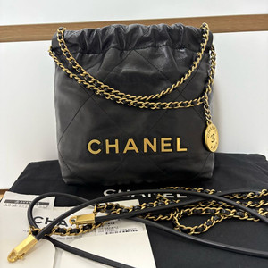 샤넬 22백 미니 블랙 금장 25년 구매 풀구성 팝니다.