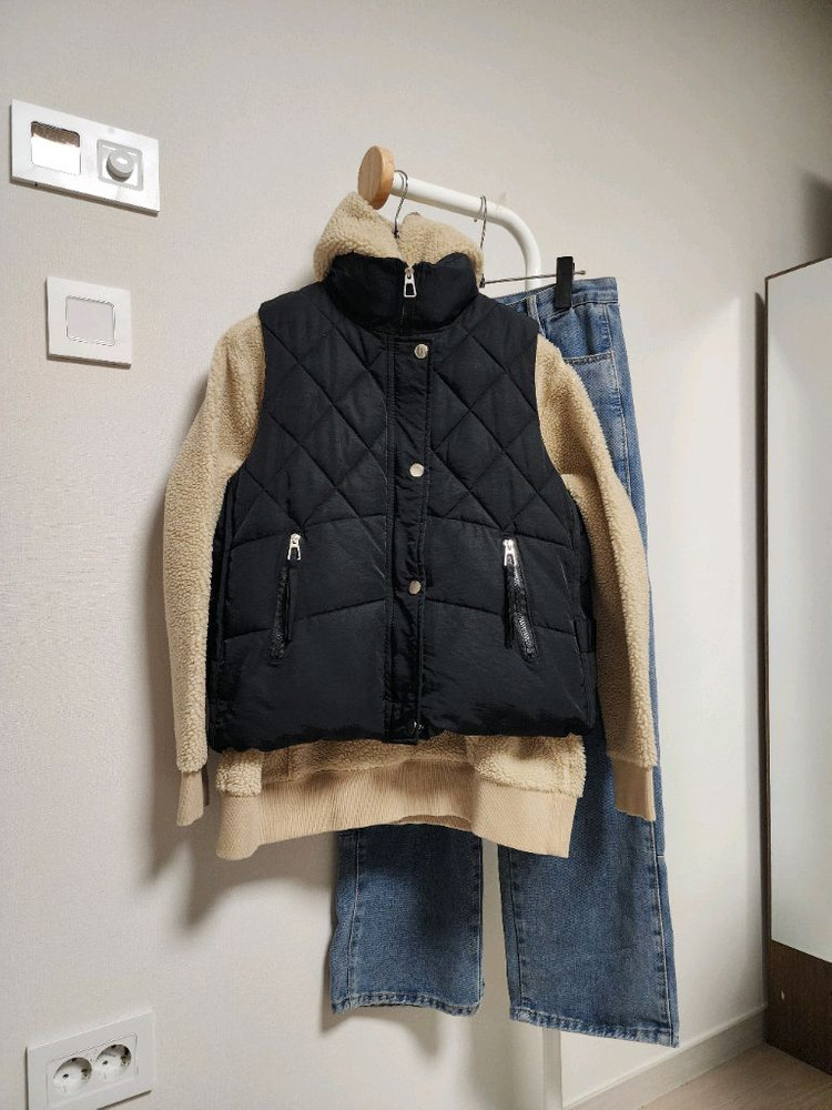 블랙 퀼팅 경량 패딩 조끼--1