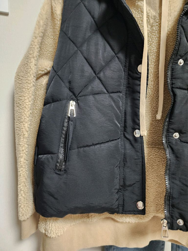 블랙 퀼팅 경량 패딩 조끼--3