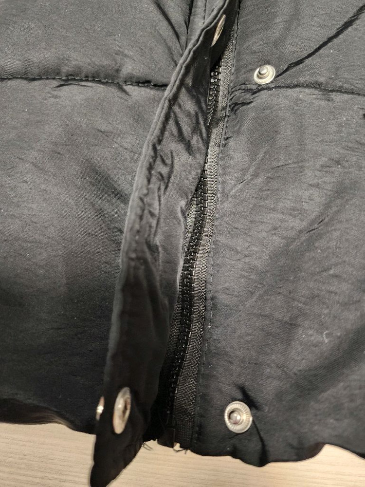 블랙 퀼팅 경량 패딩 조끼--4