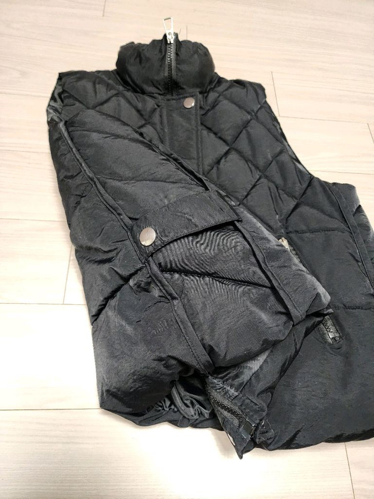 블랙 퀼팅 경량 패딩 조끼--5