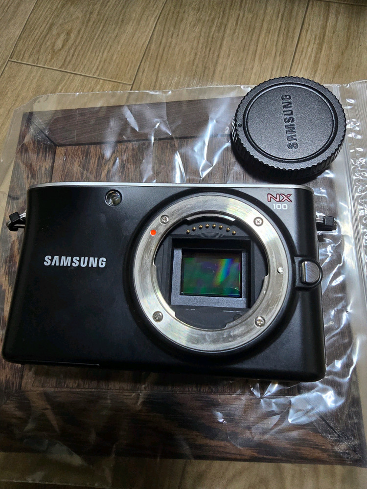 삼성 NX100 블랙 미러리스 카메라--1