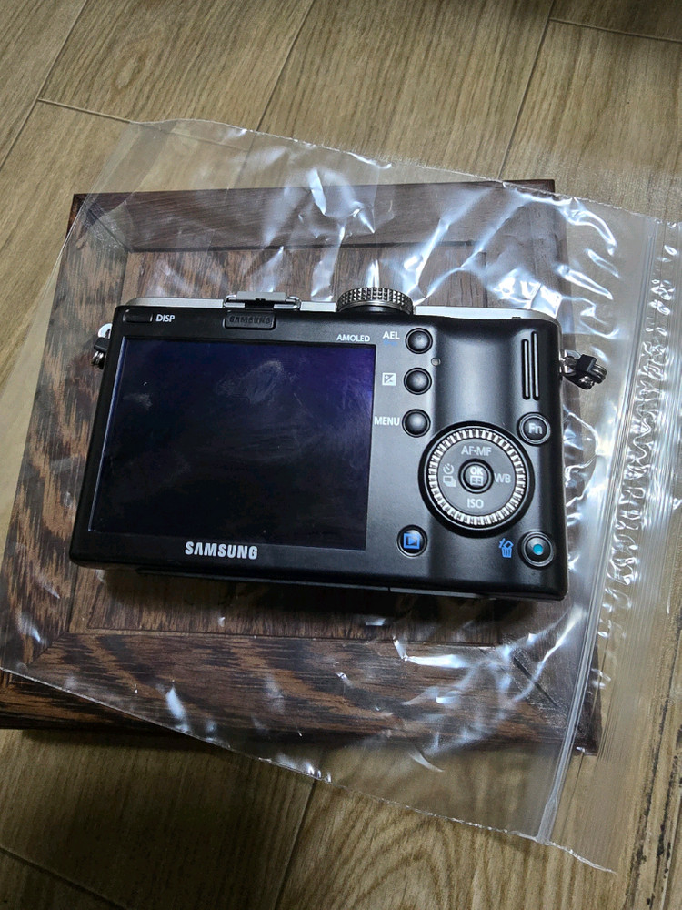 삼성 NX100 블랙 미러리스 카메라--3