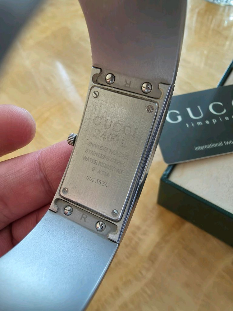 구찌 2400L 뱅글 워치 여성용 판매합니다.--1
