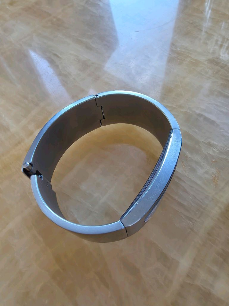 구찌 2400L 뱅글 워치 여성용 판매합니다.--2