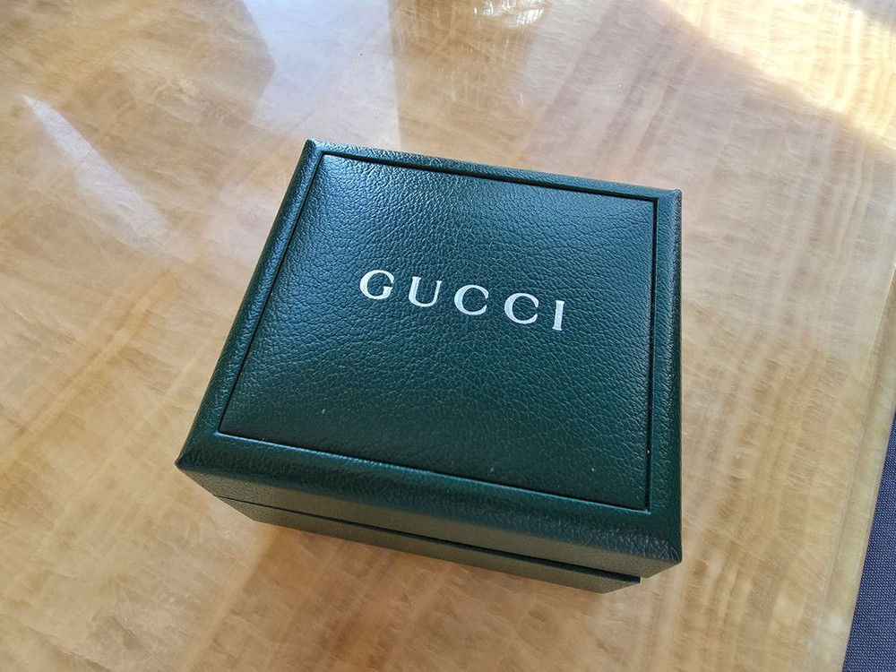 구찌 2400L 뱅글 워치 여성용 판매합니다.--6