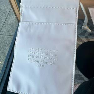 메종 마르지엘라 핸드폰 파우치