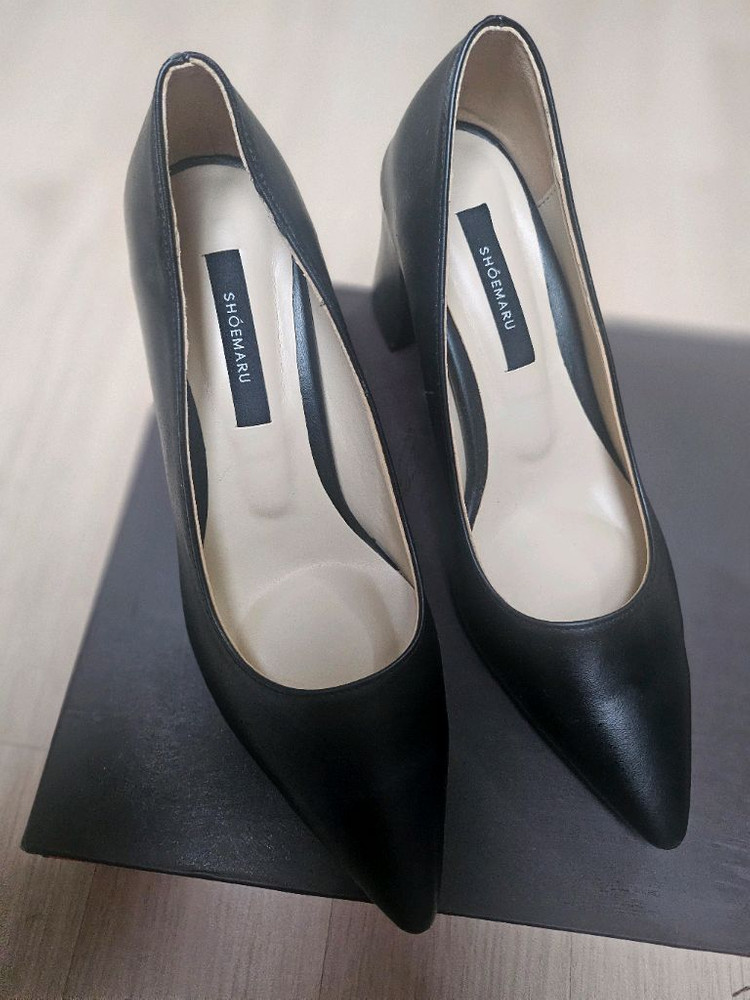 블랙 펌프스 이미지
