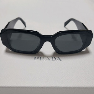 프라다 심볼 선글라스 이미지