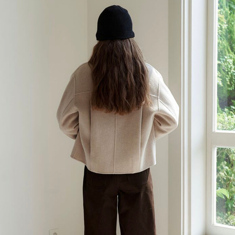 앳코너(at.corner) 핸드메이드 크롭 울자켓 프리사이즈 새상품--2