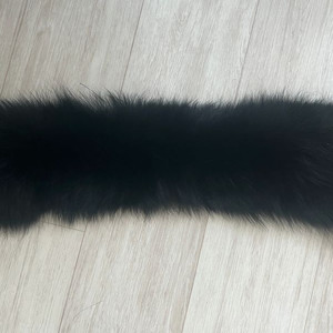 검정색 라쿤 퍼 칼라 목도리 7x50cm깨끗하고 바로 사용하실 수 있어요. 아래 고무줄도 있고, 위에 후크도 있습니