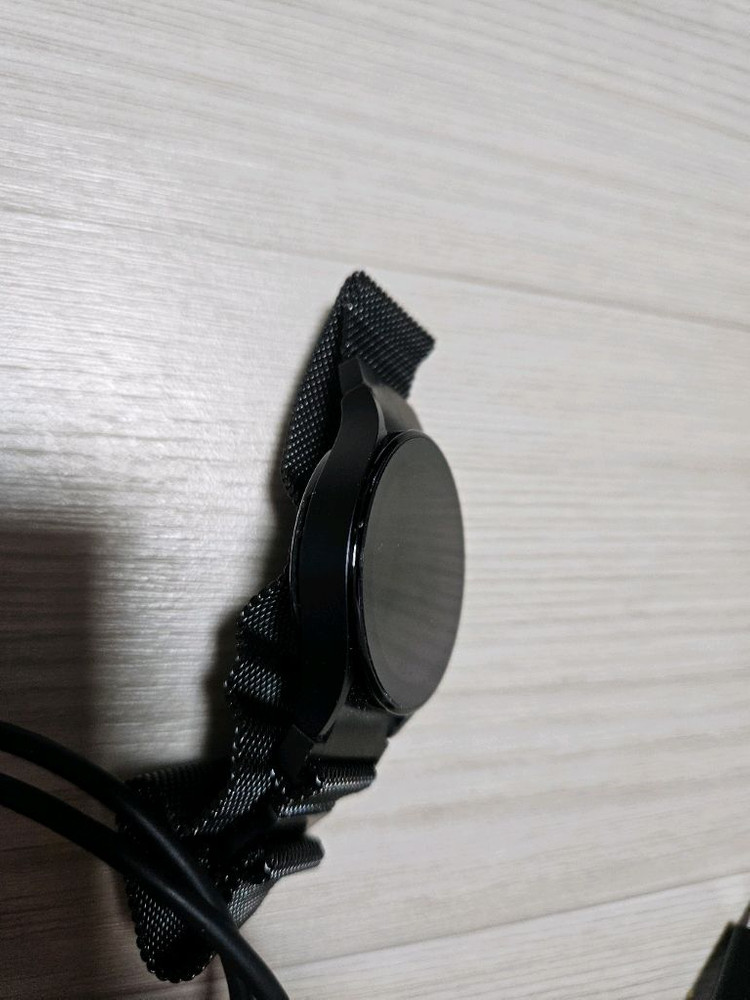 갤럭시 워치5 40mm 팝니다. 케이스 6개 포함--4