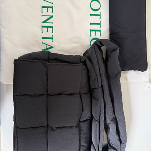 보테가 베네타 패딩 테크 미디움 카세트백