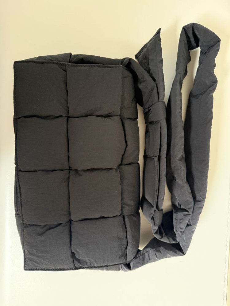 보테가 베네타 패딩 테크 미디움 카세트백--1