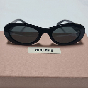 미우미우 글림스 선글라스 이미지