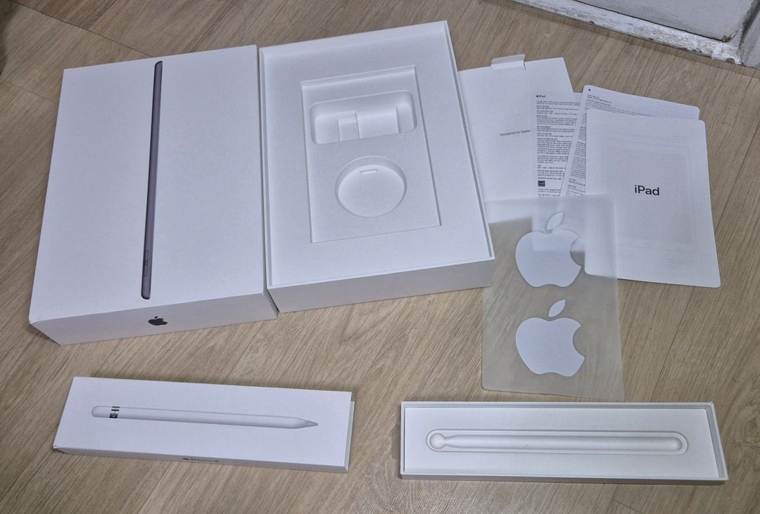 아이패드 8세대(32GB Wi-Fi)&펜슬 상자--1