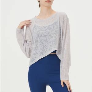 huit8 위뜨8 시스루 자카드 언발크롭 긴팔티 커버업