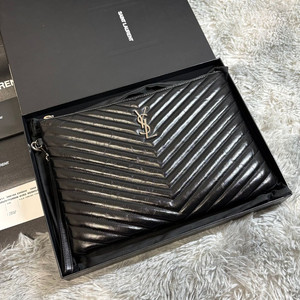 M사이즈 입생로랑 마틀라세 클러치백 은장