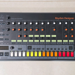 베링거 rd8 드럼머신