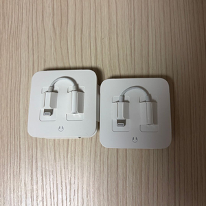 애플 정품 라이트닝 8핀 이어폰 젠더(미사용)