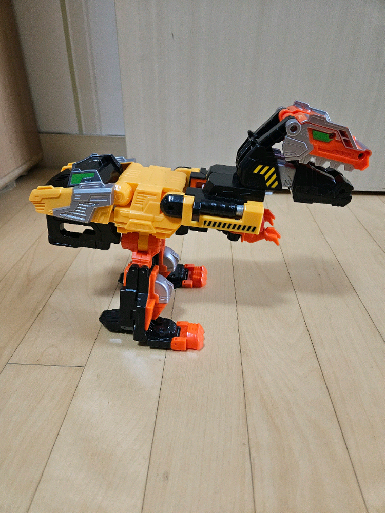 헬로카봇 울티맥스 3단변신 로봇 판매합니다 (정글러 미니카 분실)--3