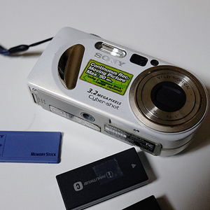 -소니] SONY 사이버샷 DSC-P8 빈티지디카 팝니다