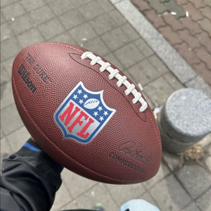 미식축구 공! 삽니다. 팔거나 나눔해 주세요!!