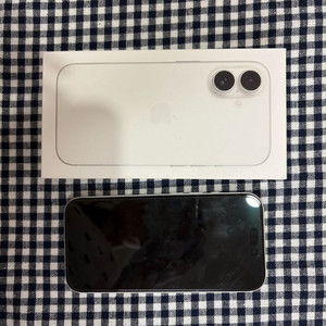 아이폰 16 128기가 화이트(가격 낮췄습니다.)