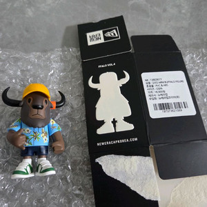 뉴에라 팔로 23년시즌 1개 팝니다. (피규어+박스 구성)