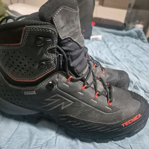 테크니카 포지 2.0. 등산화 275
