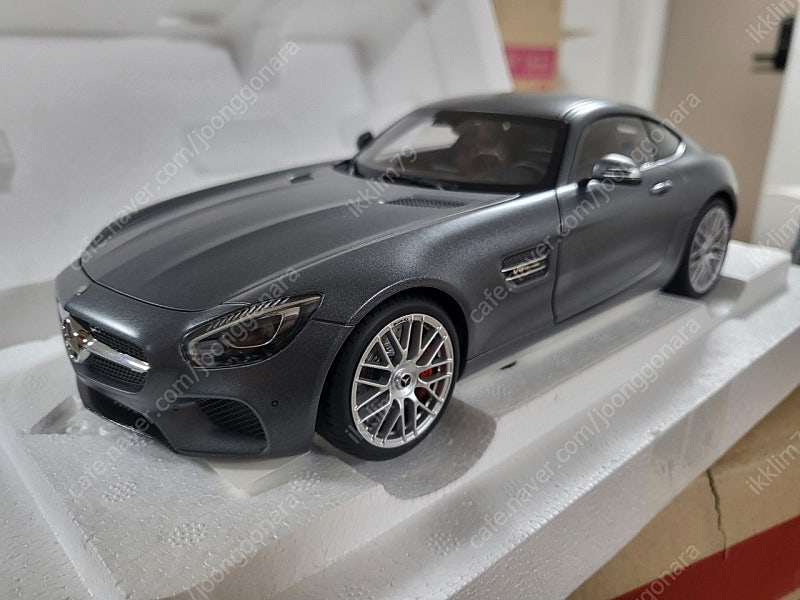 1:18 / 미니챔프, 오토아트 / 포르쉐 카레라, 카이엔, 벤츠 GTS 판매 합니다--3