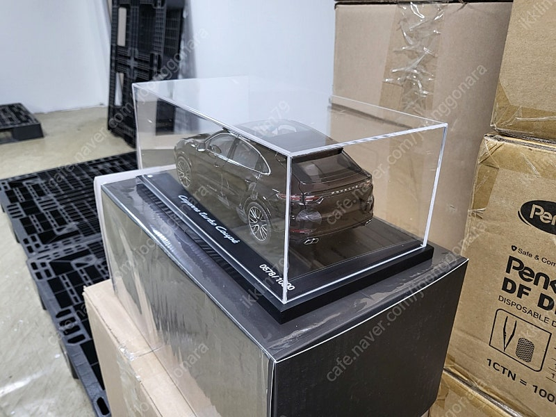 1:18 / 미니챔프, 오토아트 / 포르쉐 카레라, 카이엔, 벤츠 GTS 판매 합니다--3