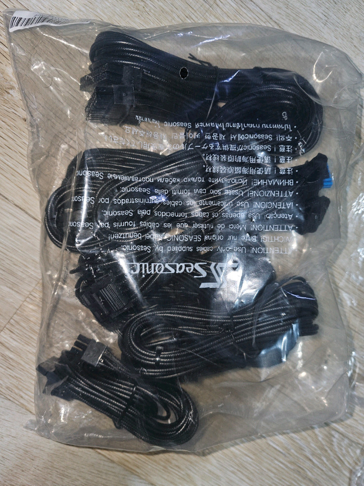 시소닉 FOCUS GX-1000 풀모듈러 파워입니다---3